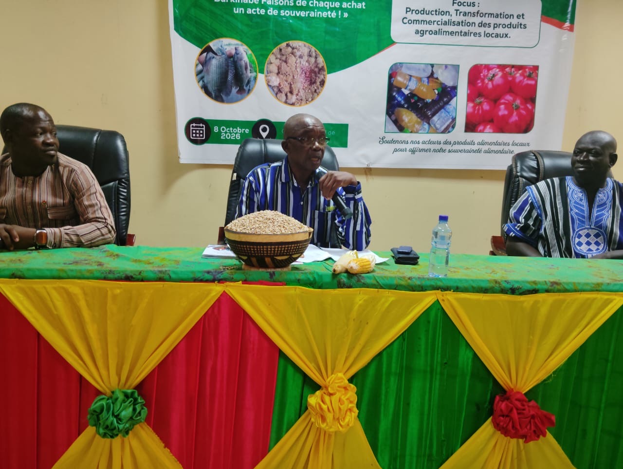 « Produisons burkinabè, consommons burkinabè » : À Fada N’Gourma, le Laboratoire Citoyennetés met en débat le défi de transformer la production locale en richesse